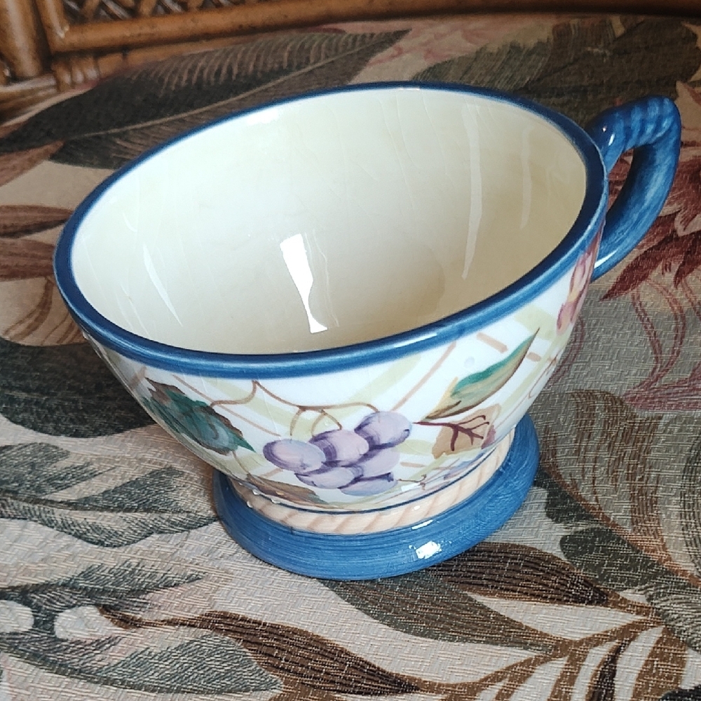 BARNES & NOBLES CAFE SOUP CUP